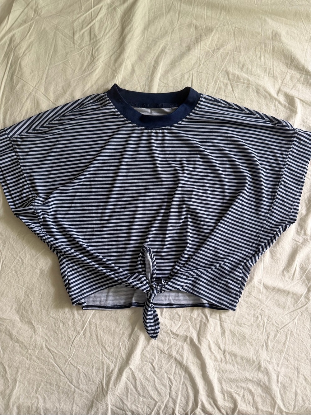 Abercrombie YPB navy cropped workout top